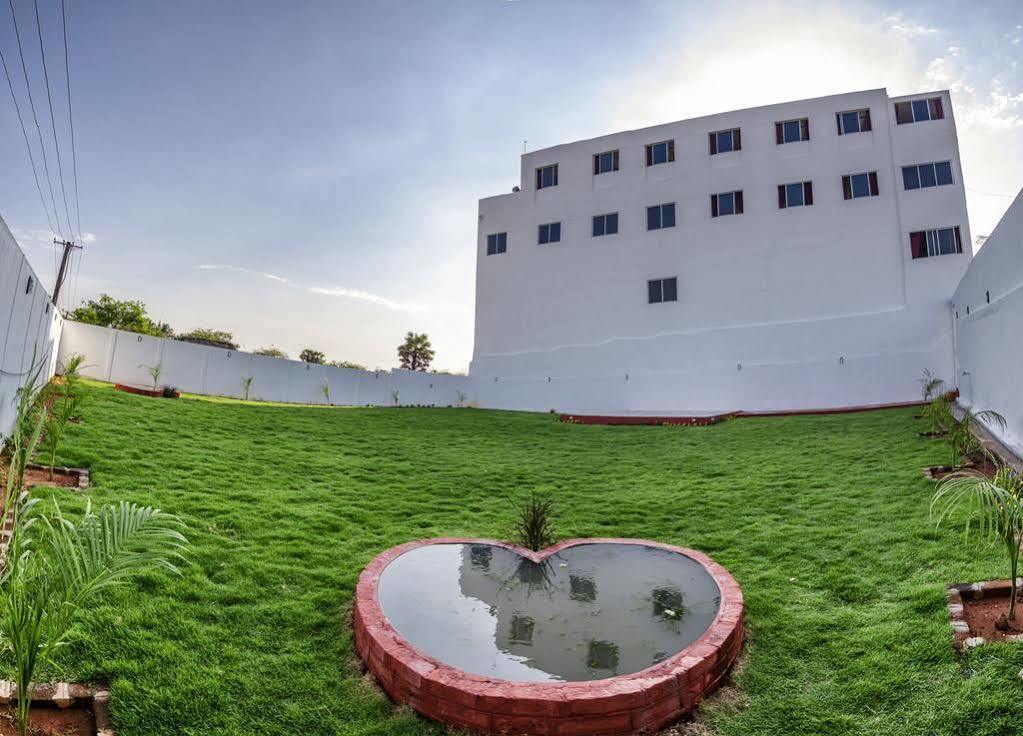 Ganesh Residency Hotell Pondicherry Exteriör bild